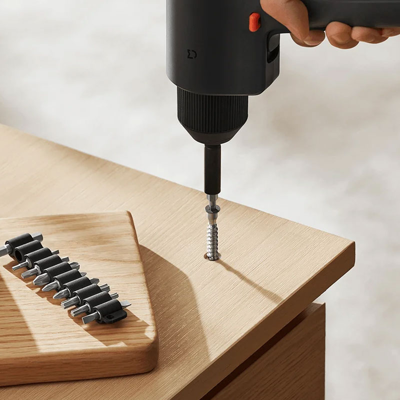 Акумуляторний дриль-шуруповерт Xiaomi MiJia Brushless Cordless Drill 2 у роботі